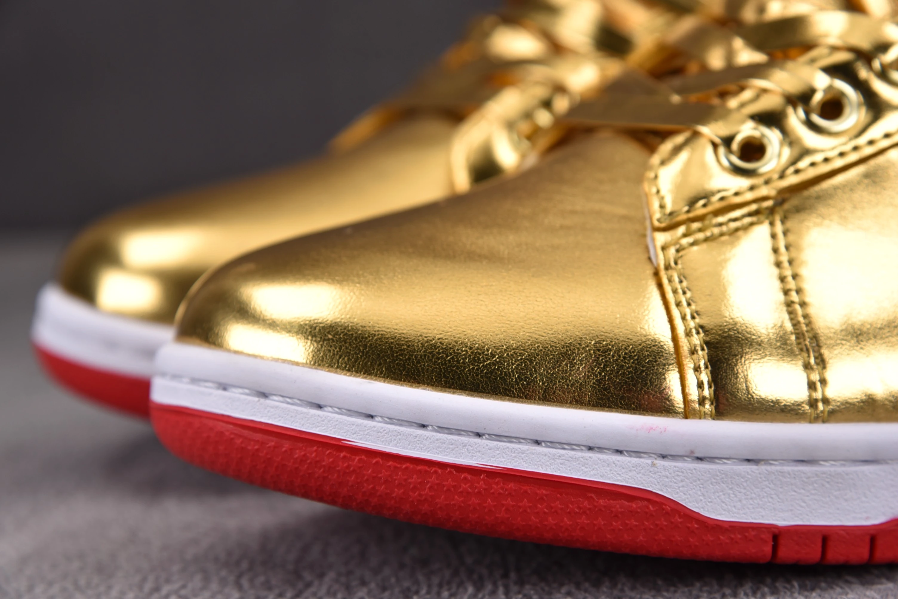 Air Jordan 1 x TRUMP Gold