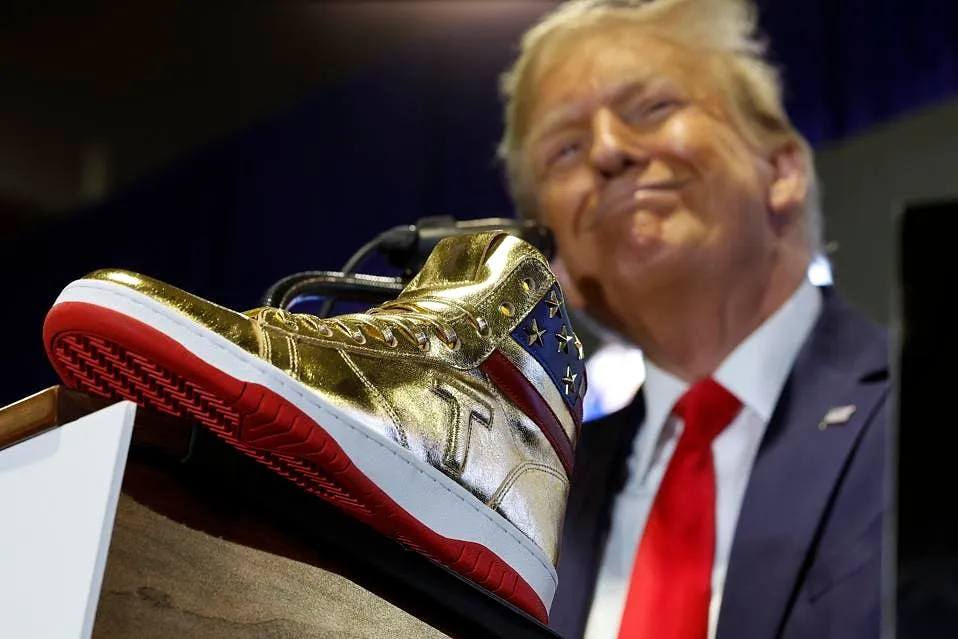 Air Jordan 1 x TRUMP Gold