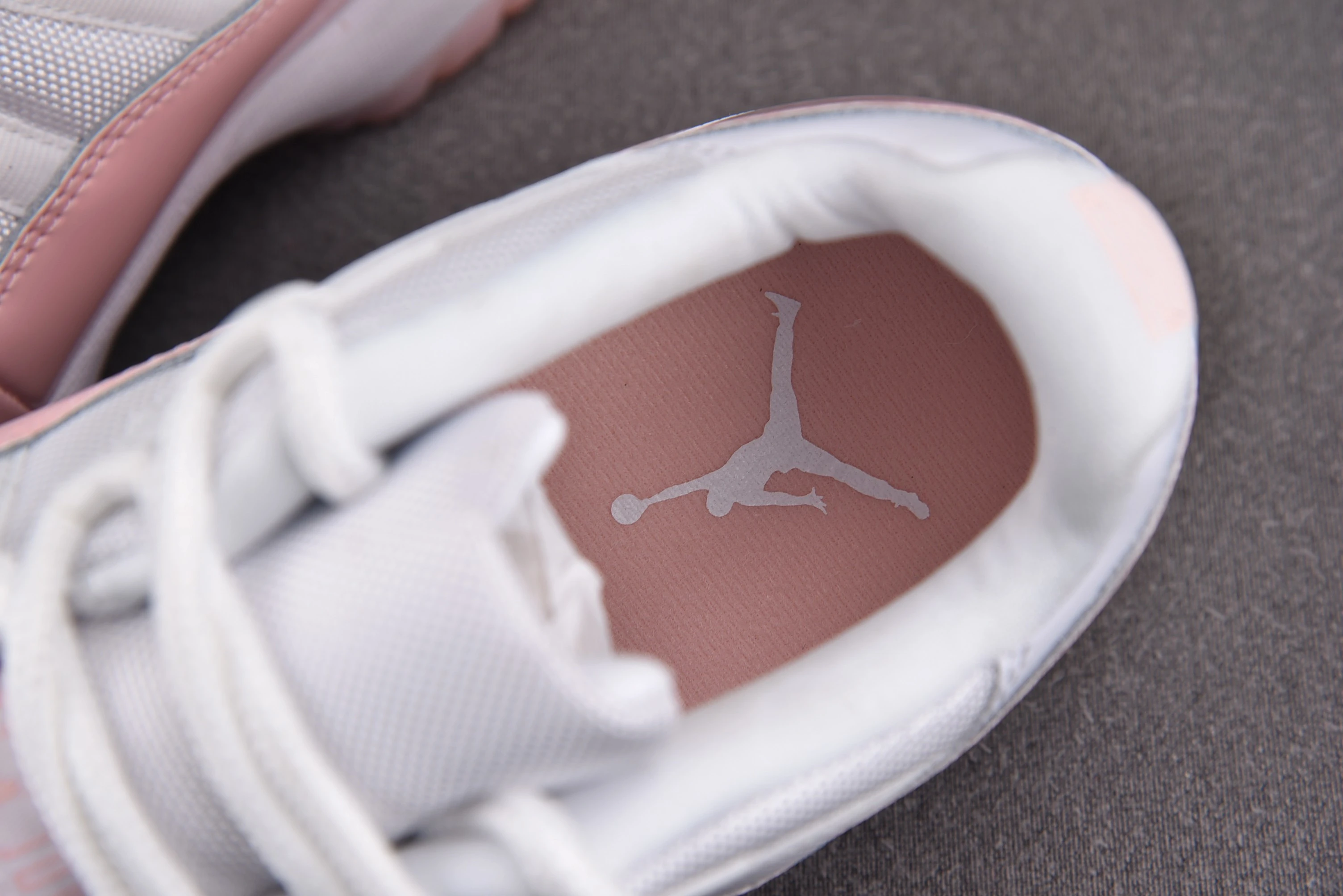 Air Jordan 11 Low “Legend Pink”