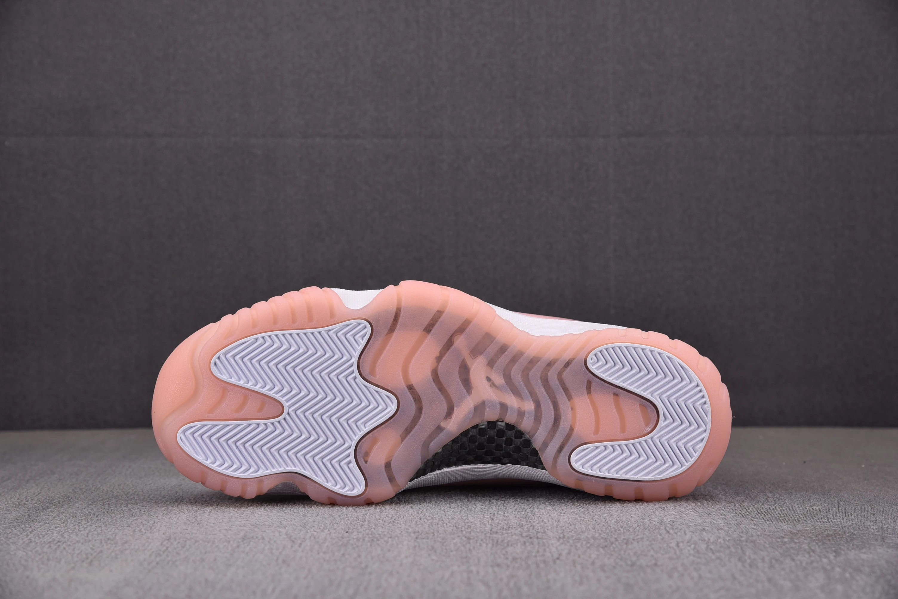 Air Jordan 11 Low “Legend Pink”