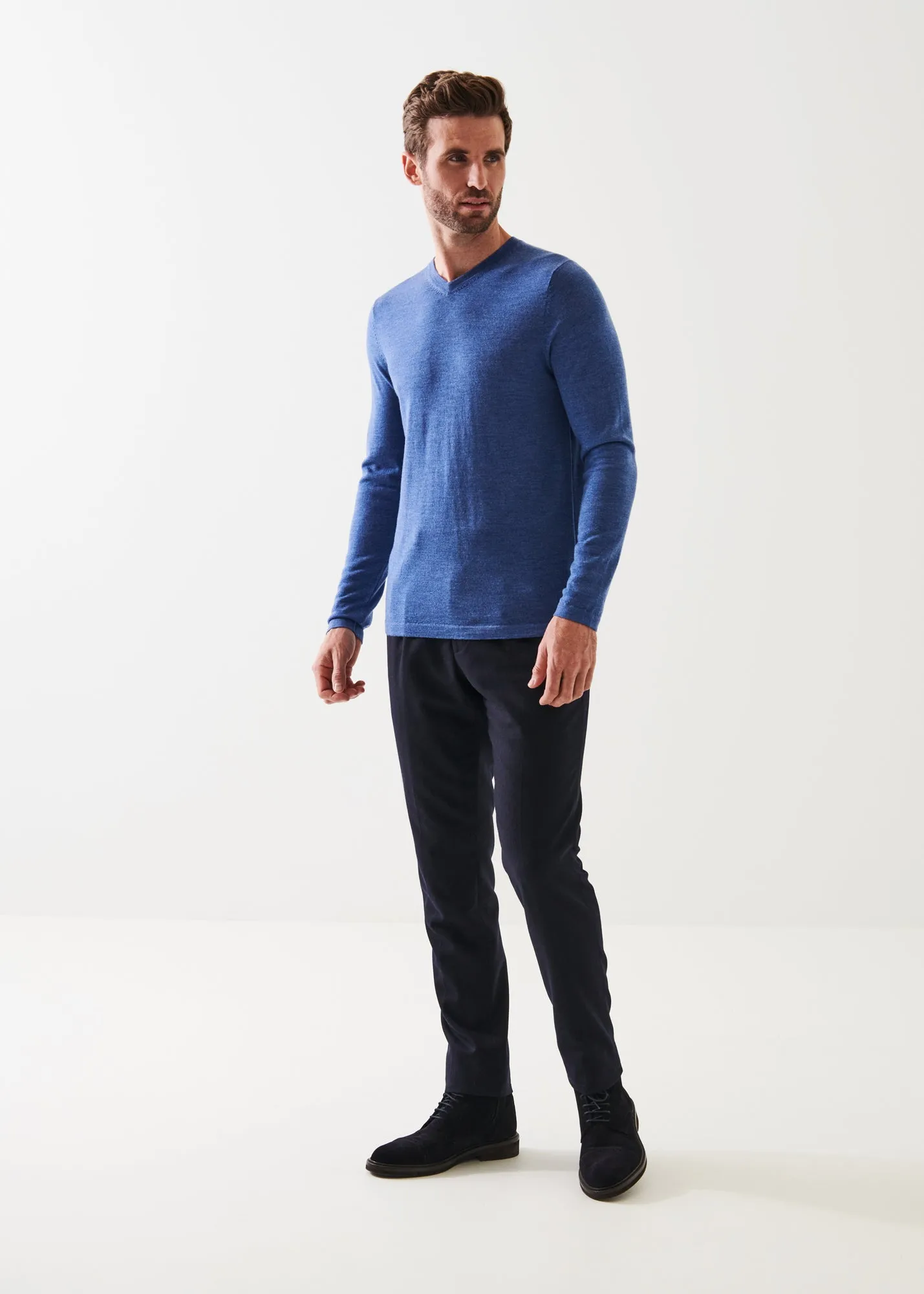 EXTRA-FINE MERINO V-NECK