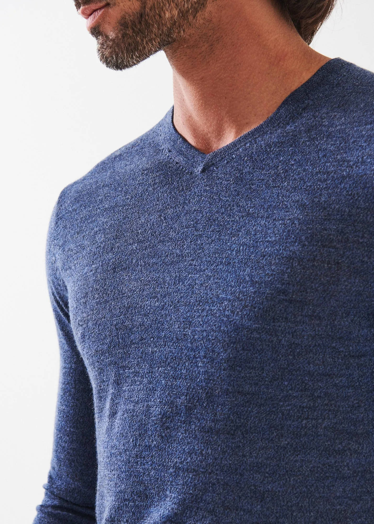 EXTRA-FINE MERINO V-NECK