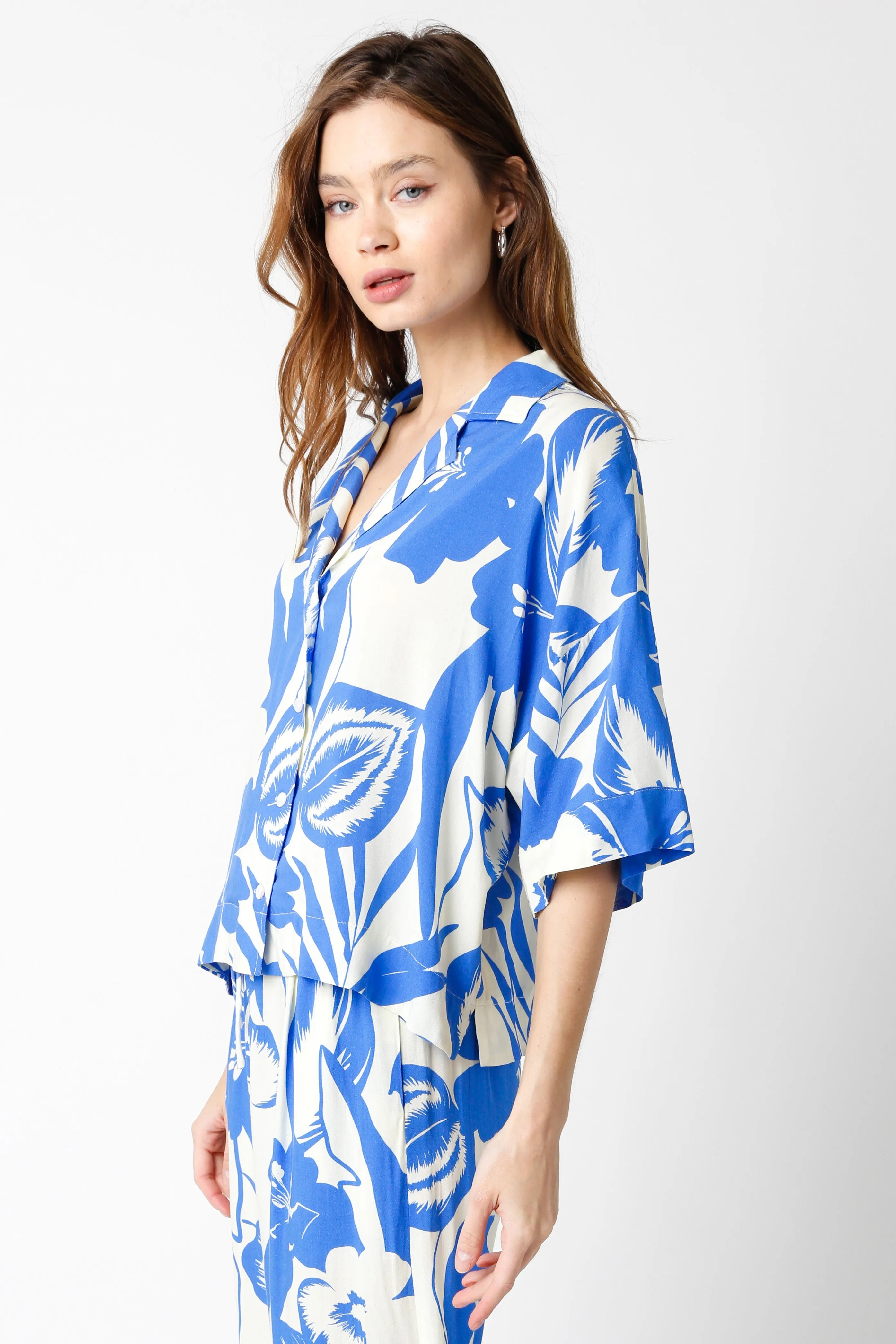 TROPICAL FOLIAGE FLOWY SHORT SLEEVE SHIRT